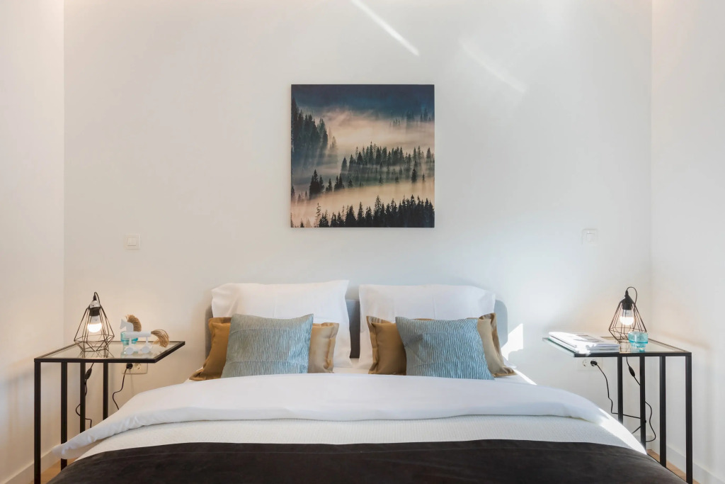 Design 2BDR Apartment near City Center