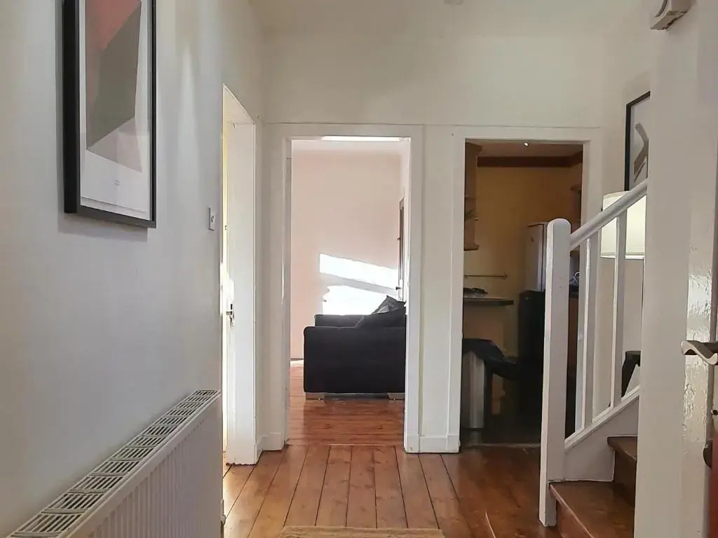 Large 3 Bed Apartment Glasgow West End Free Parking & Electric Vehicle point