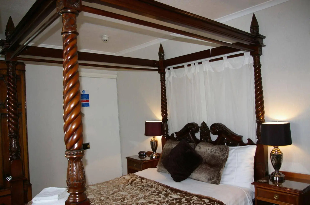 Elens Castle Bed, Breakfast and Bar