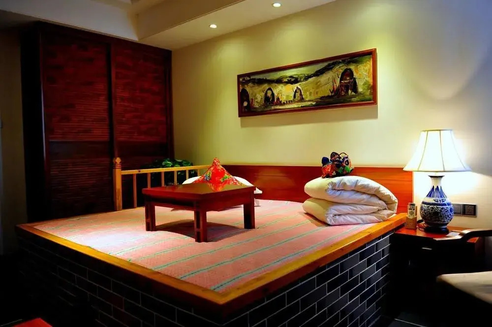 Yanan Rootlots Hotel
