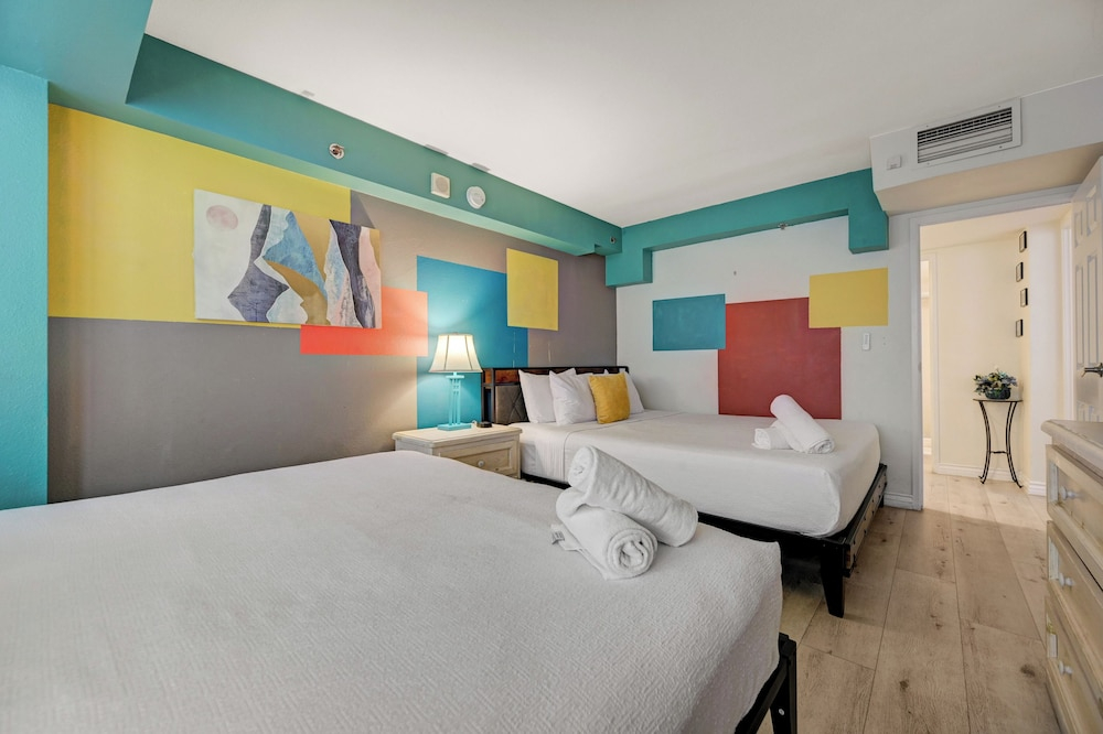 STS 1160 On Strip Sleeps 16 No Resort Fee