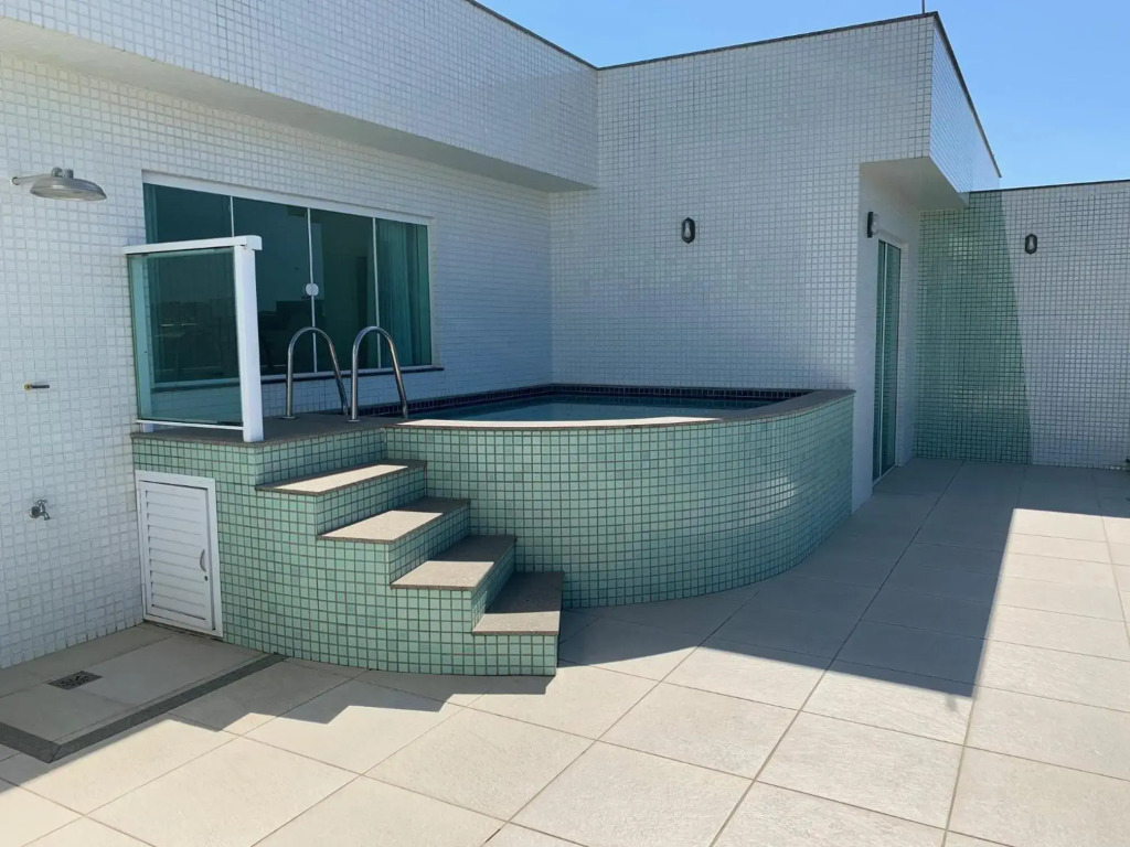 Cobertura Duplex em Condomínio de Alto Luxo - 402