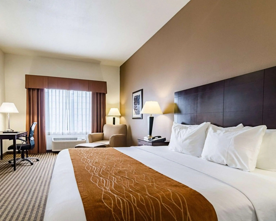 Comfort Inn & Suites Lawrence - University Area