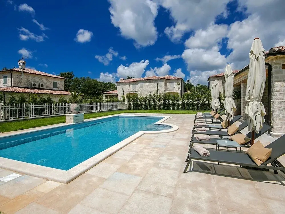 Spacious Villa in Ladici With Artistc Interiors and Pool