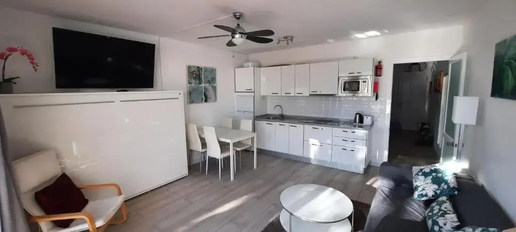 Lanzarote-Beach-Apartment, Las Cucharas Beach, Costa Teguise -- 1 MINUTE WALK FROM MAIN SQUARE, 35 METERS FROM BEACH