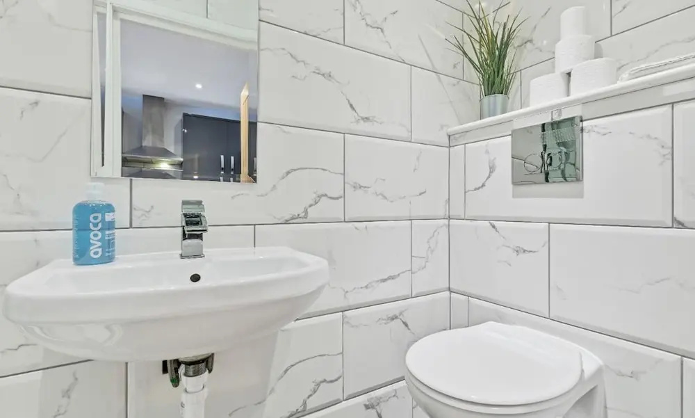 Rainbow Studio - Spacious City Centre - Close to sea - Sleeps 1 to 3 Guests