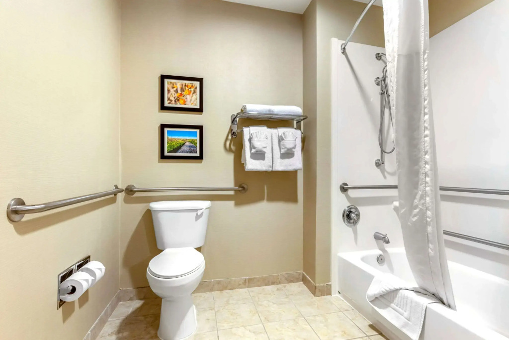 Comfort Suites Glendale - State Farm Stadium Area