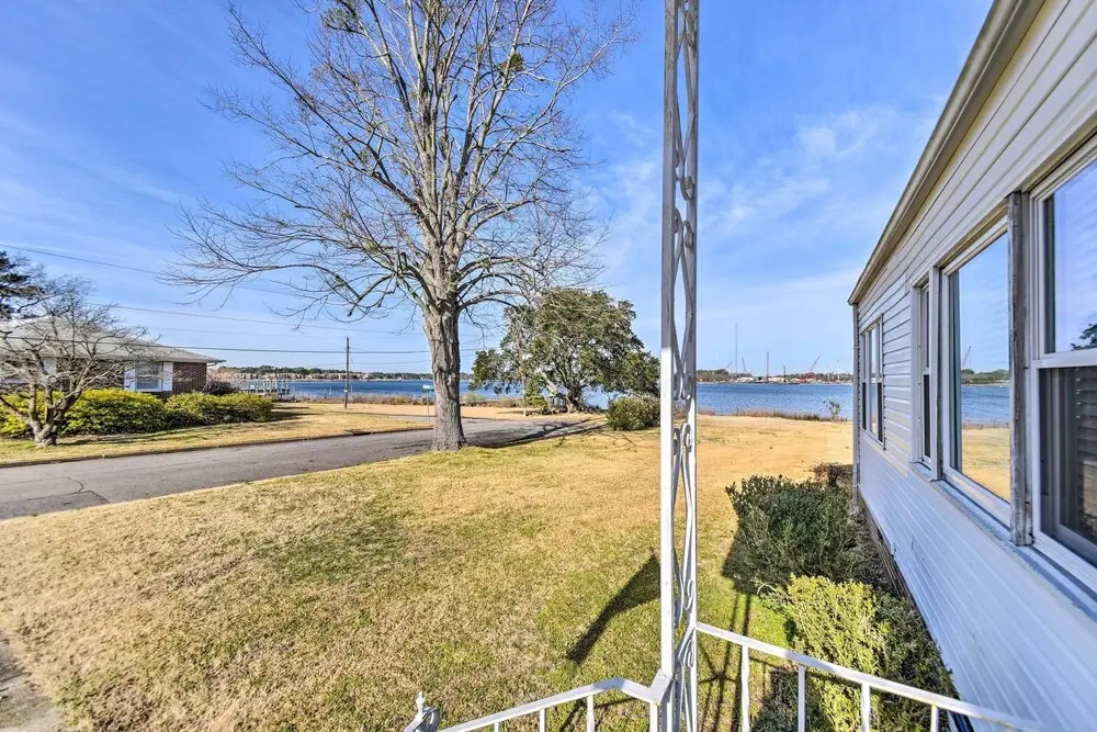 Portsmouth Waterfront Vacation Rental w/ Deck