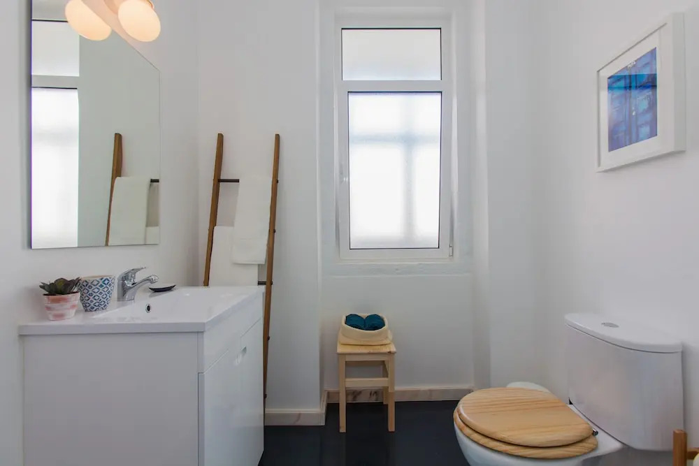Typical Light Filled Graça Apartment, By TimeCooler