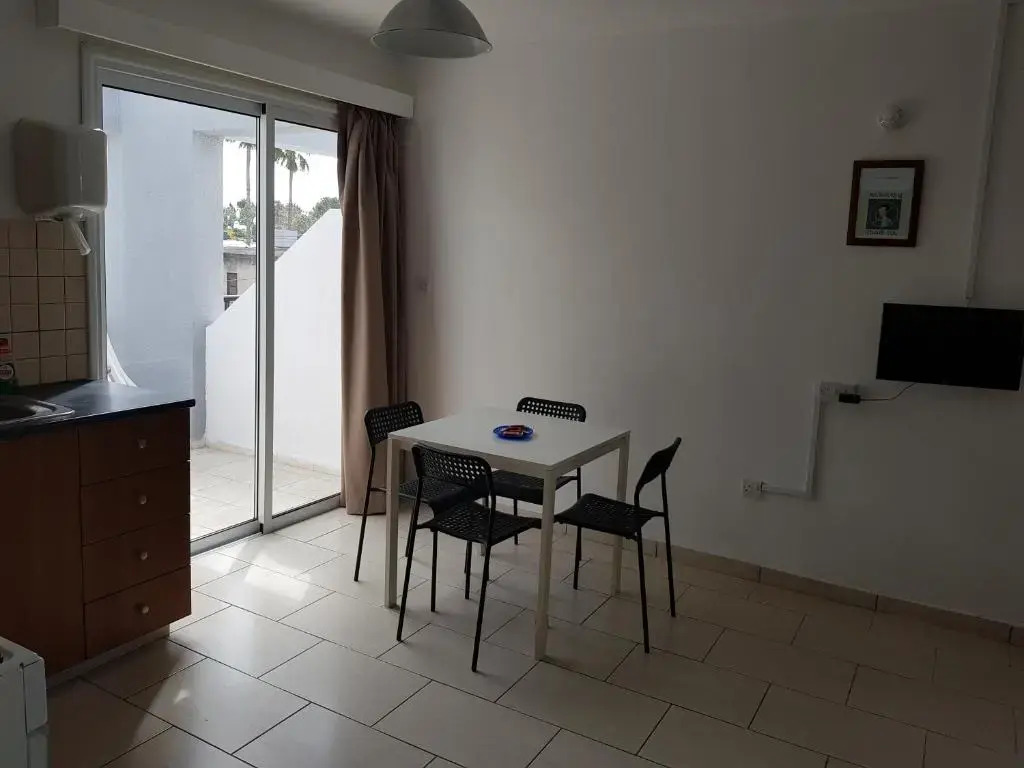 Valentinos Court