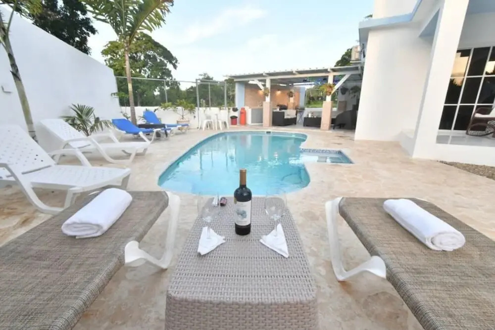 Gorgeous Spacious Property in Prime Beach Location