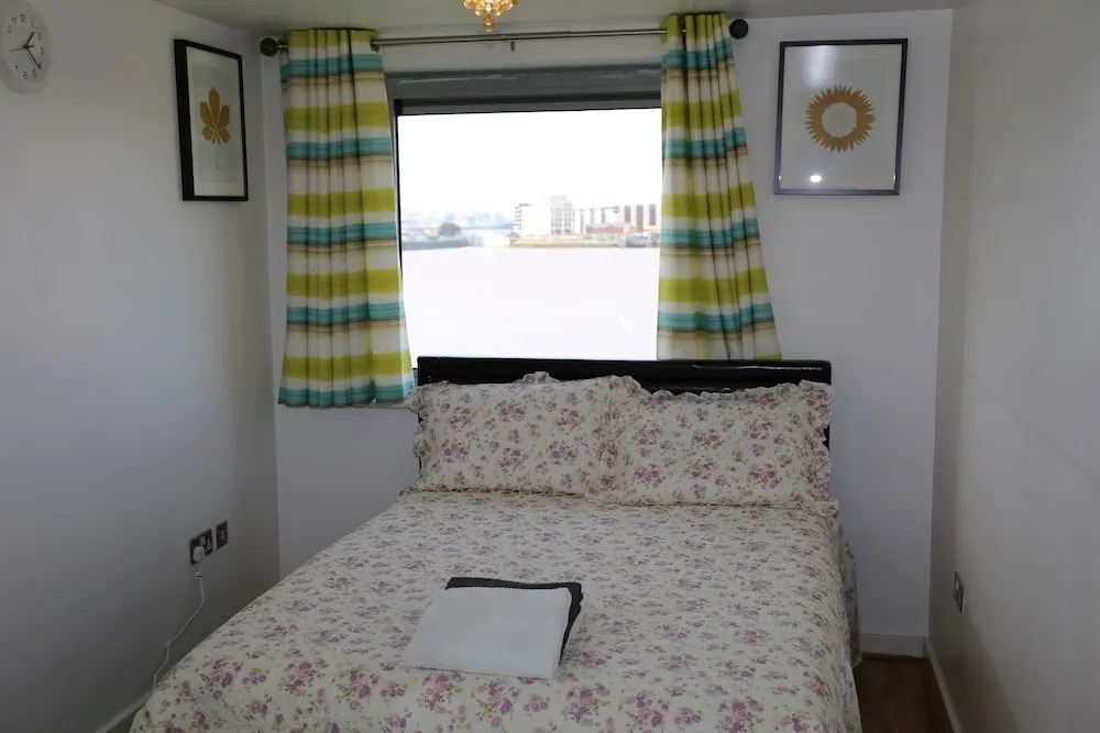 2 Beds Riverview HillHouse Apartment