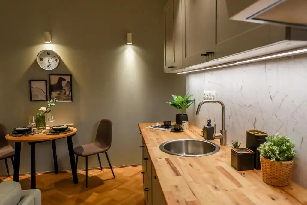 MARBLE & PASTELS - Homey Central Apartment