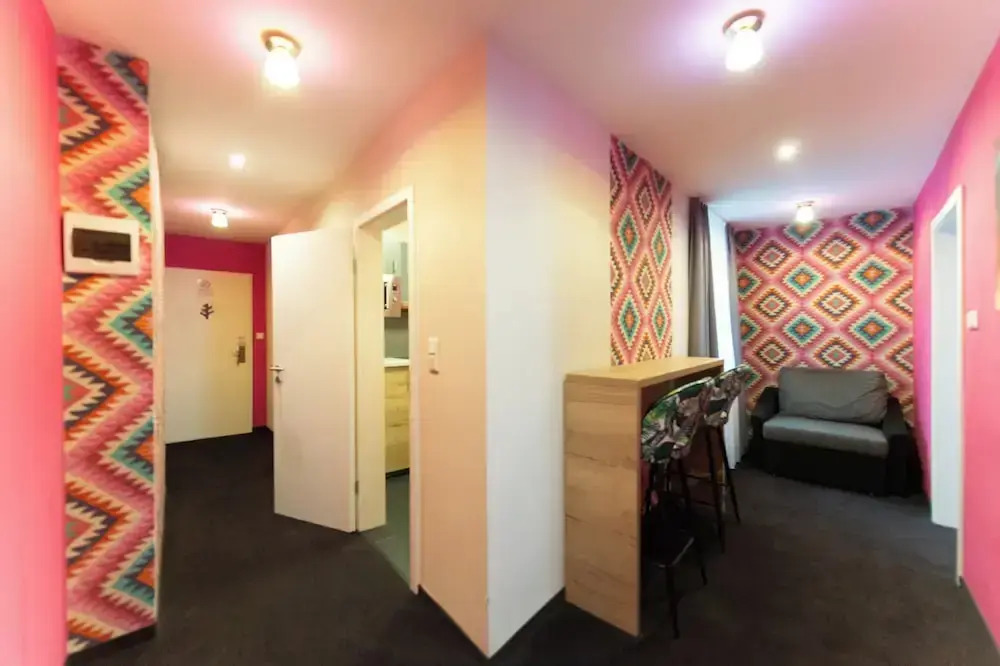 Stay-Inn Boardinghouse