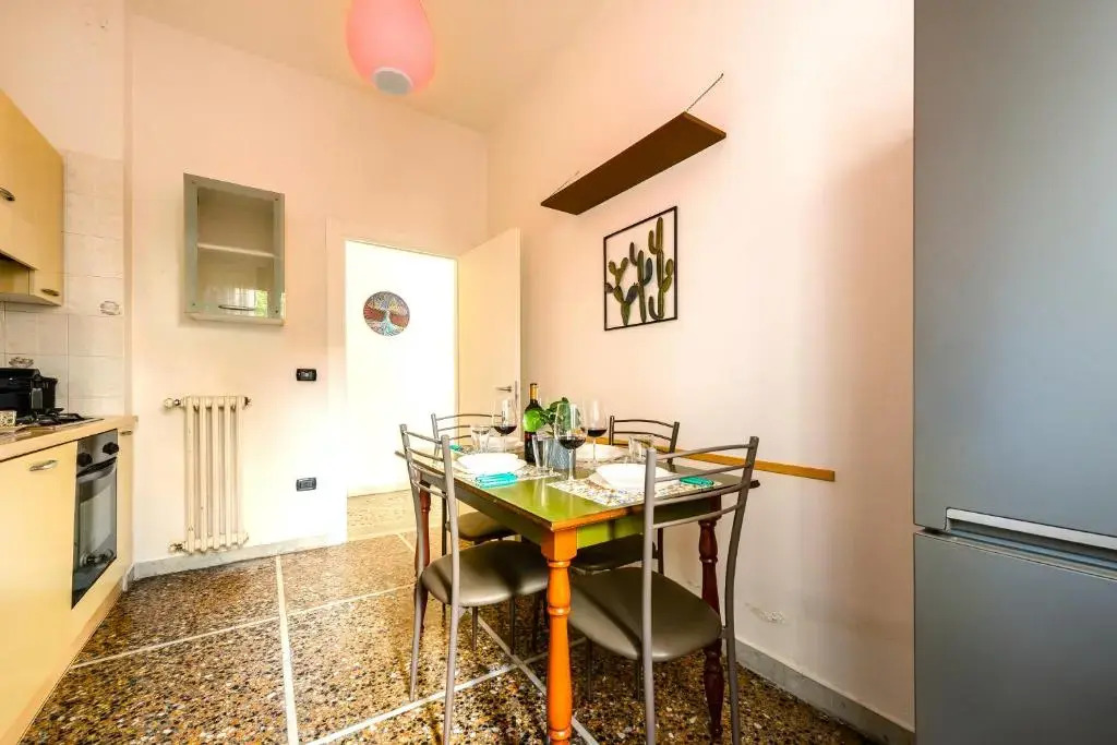 Hostly - The Urban Garden House - 3 Bedrooms, Garden, Great Location