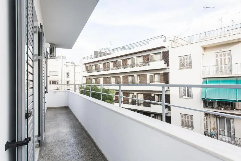 HIGHEND 2BDR Full APT/ IDEAL LOCATION (and Netflix)