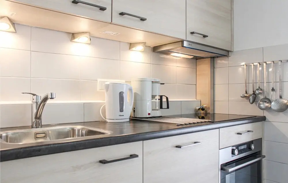 Beautiful Home In Bruinisse With Wifi