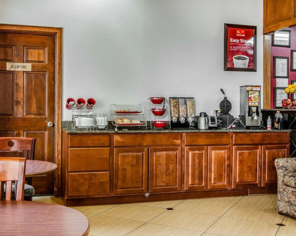 Econo Lodge Inn & Suites Enterprise