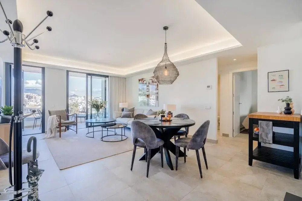 Inf2.6f - Modern and Bright City Apartment