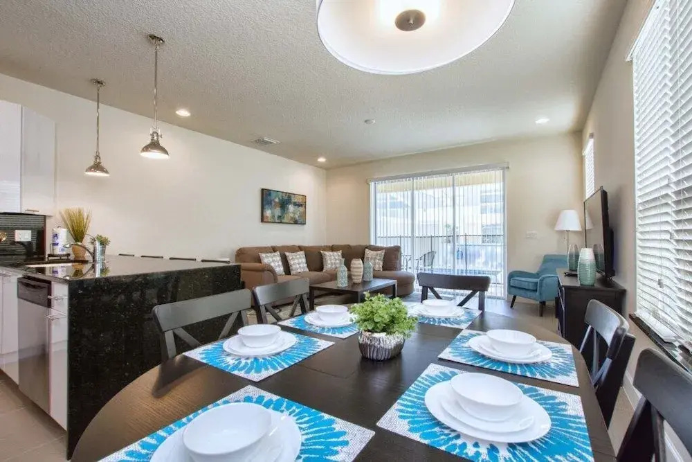 Beautiful House, Private Splash Pool, Balcony Off Master Suite, Free Wifi!!! 3 Bedroom Townhouse by RedAwning