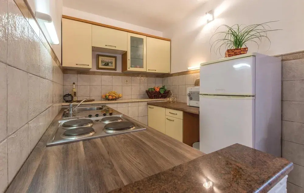 Beautiful Home in Vinisce With Wifi and 4 Bedrooms