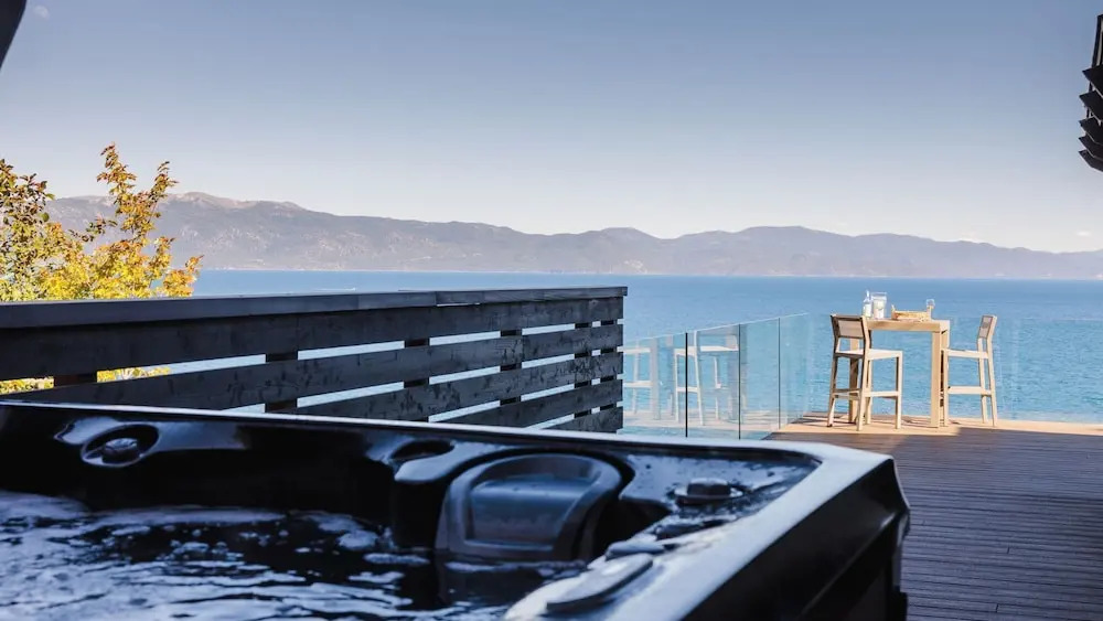 Lakeview by Avantstay Private Waterfront Cabin on Lake Tahoe w/ Hot Tub & Views