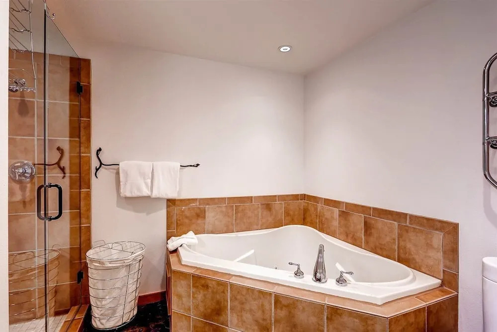 Premier 4 Bedroom Ski In, Ski Out Lone Eagle Condo With The Best Access To Skiing In Keystone