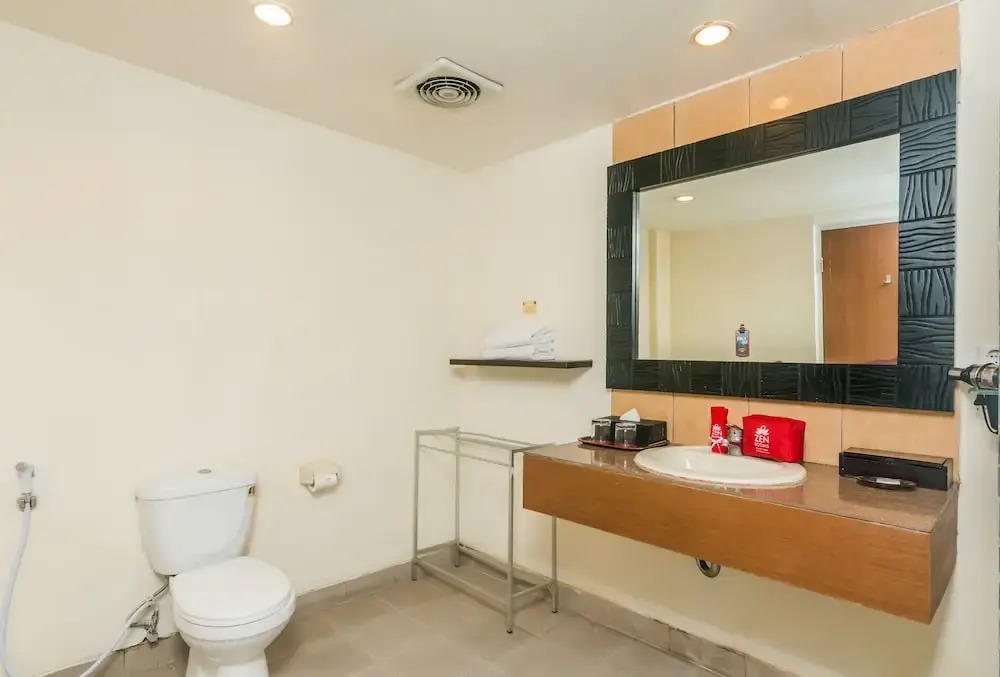 ZEN Rooms Kuta Kartika Plaza 2