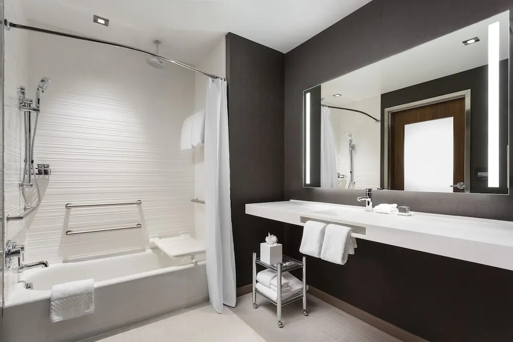 AC Hotel by Marriott San Francisco Airport/Oyster Point Waterfront