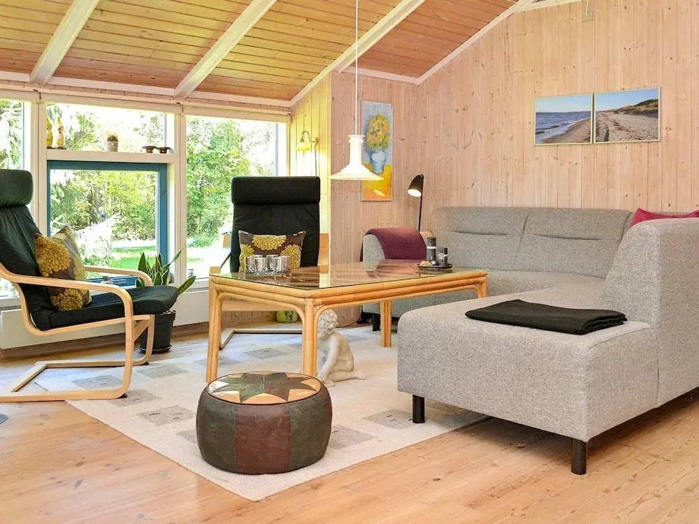 Modern Holiday Home in Humble With Terrace