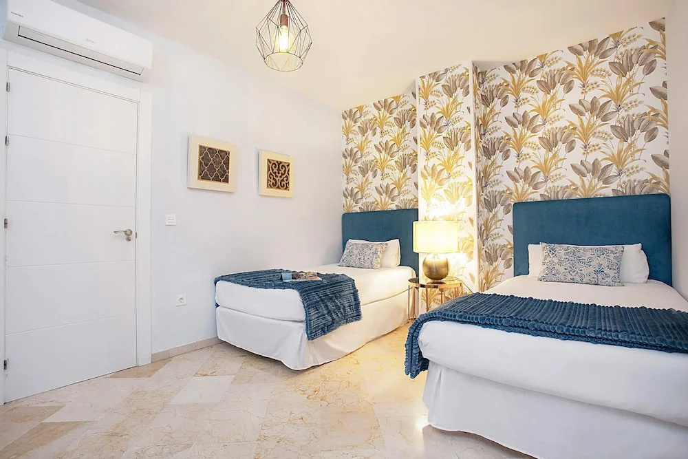 Spacious Apartment in Great Central Location. Tablas