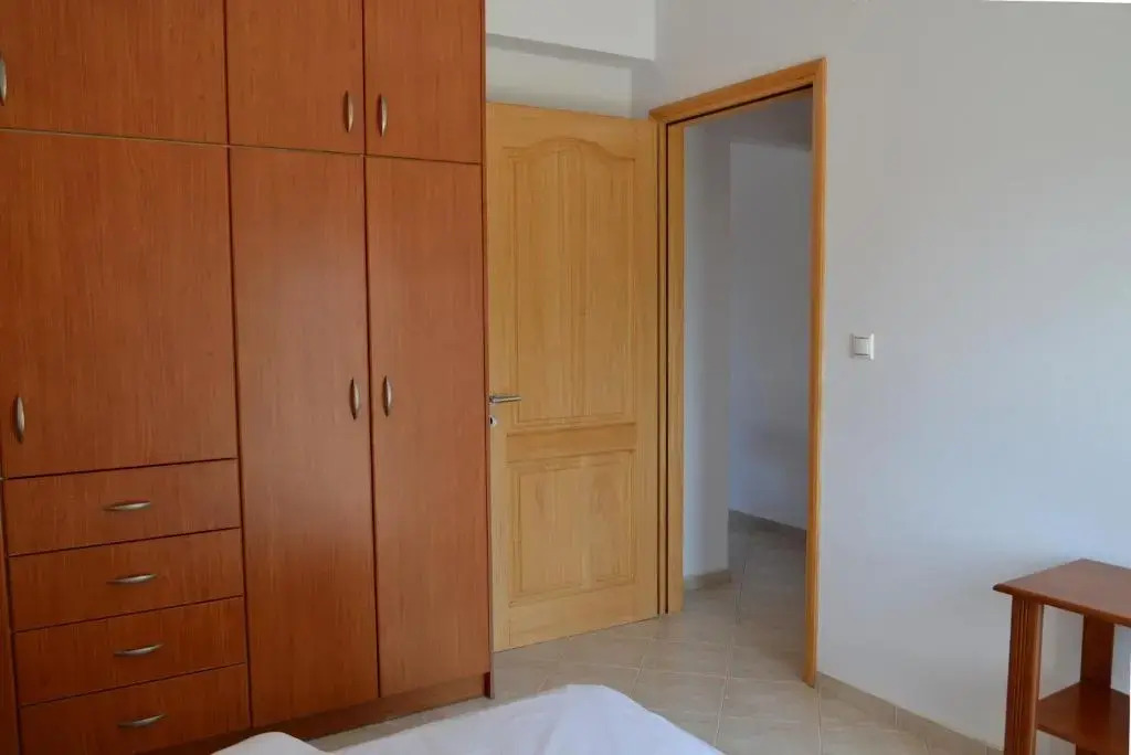 Spacious 1 bedroom apartment 2 km to Pessada beach