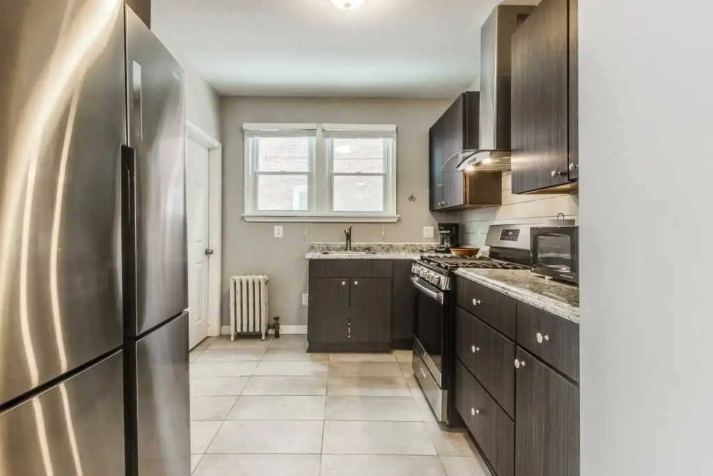 Great 6 Bedroom Peaceful Family Retreat in the University District