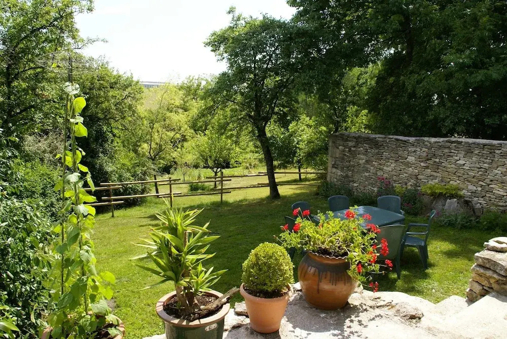 Seigneulles Garden Escape
