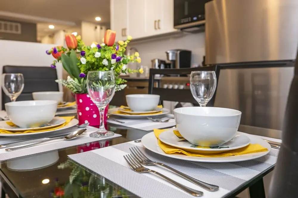 2BR Units With King Bed - Mins to Byward Market