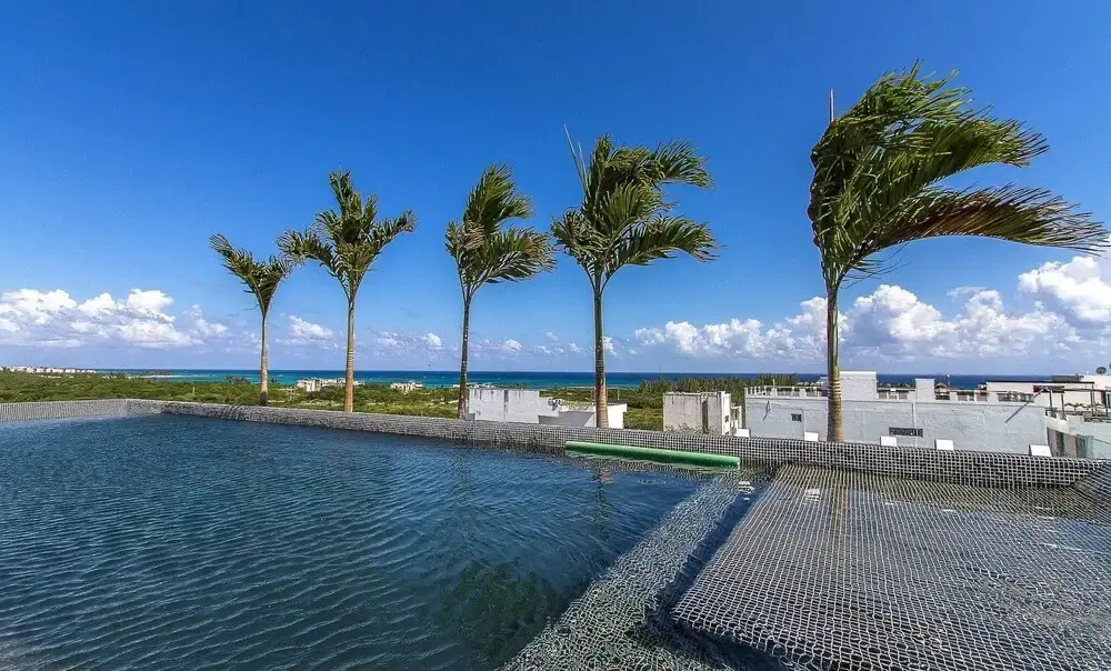 Bright Studio on 5th Avenue with a Rooftop Pool which has Ocean View!