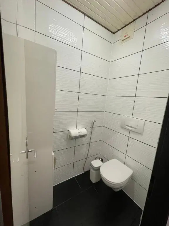 HOSTEL LOVELY ROOMS CITY CENTER, shared Bathroom