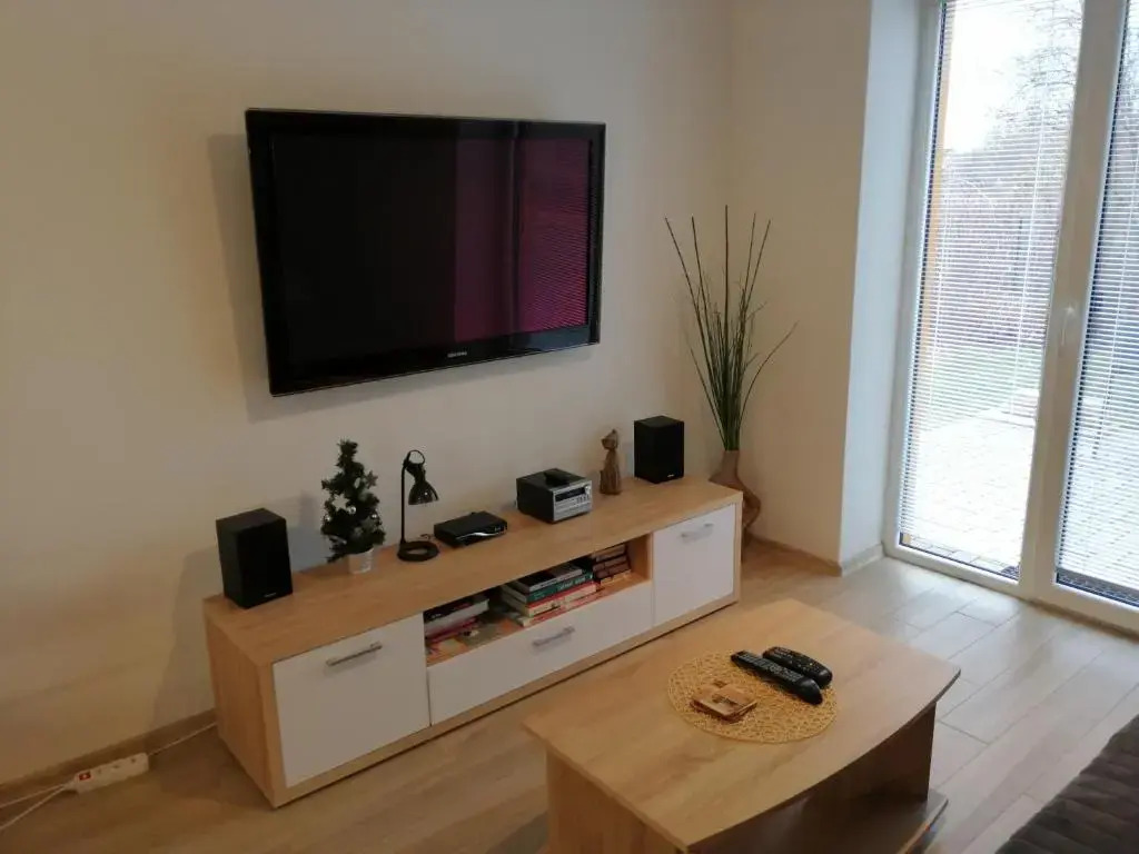 Apartman pod lipou - samostatny objekt - carport