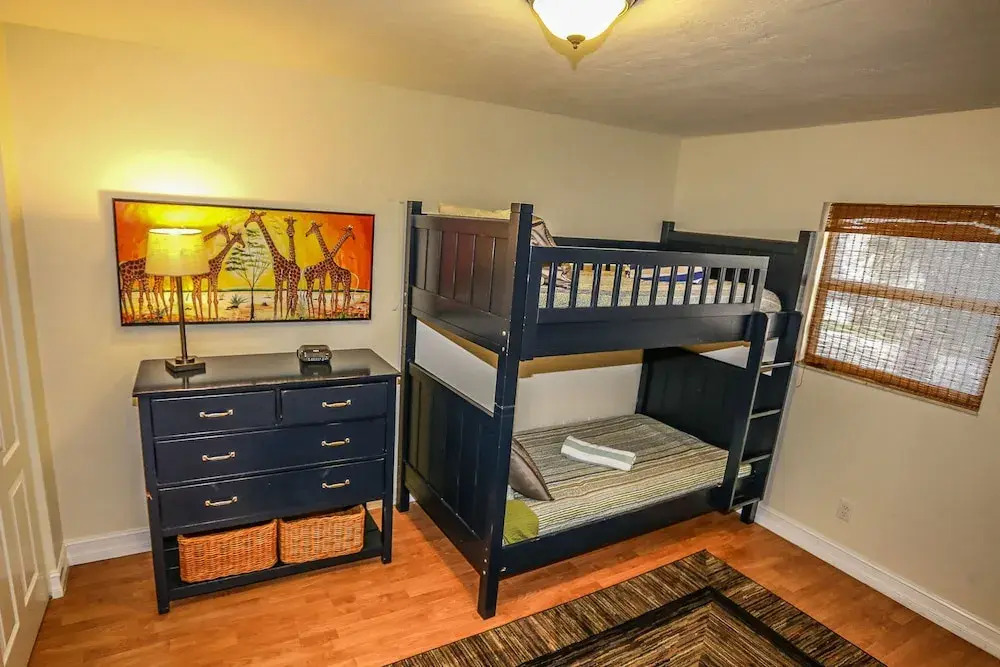 8170 Estero