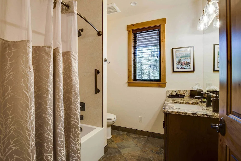 3 Mi to Slopes: Breck Cabin w/ Hot Tub & Views