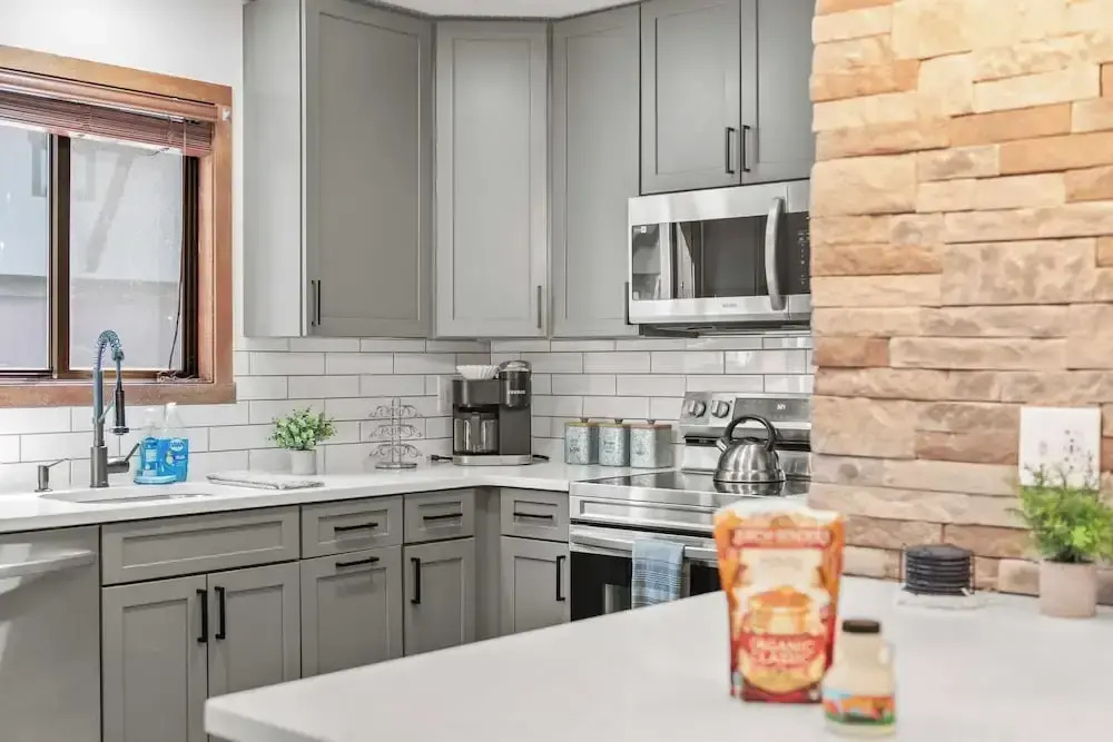 Prime Location on Camelback Mtn, Renovated w/ Movie & Game Room The Bear's Den