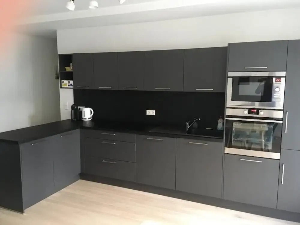 Modern 3 Beds In Convenient Location - Parking