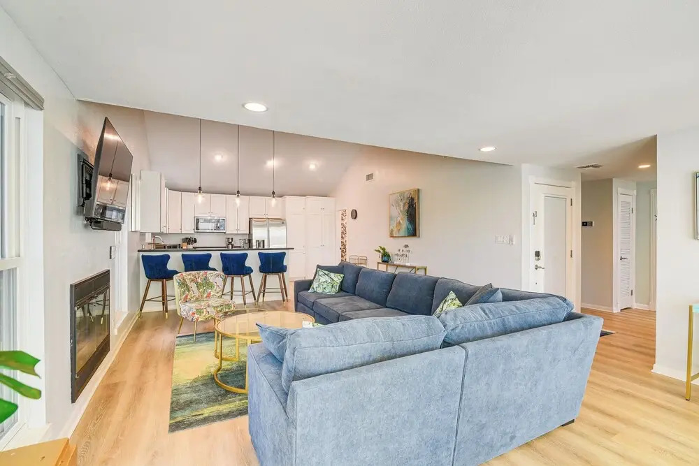 Walk to Pirates Beach - Luxe Galveston Home