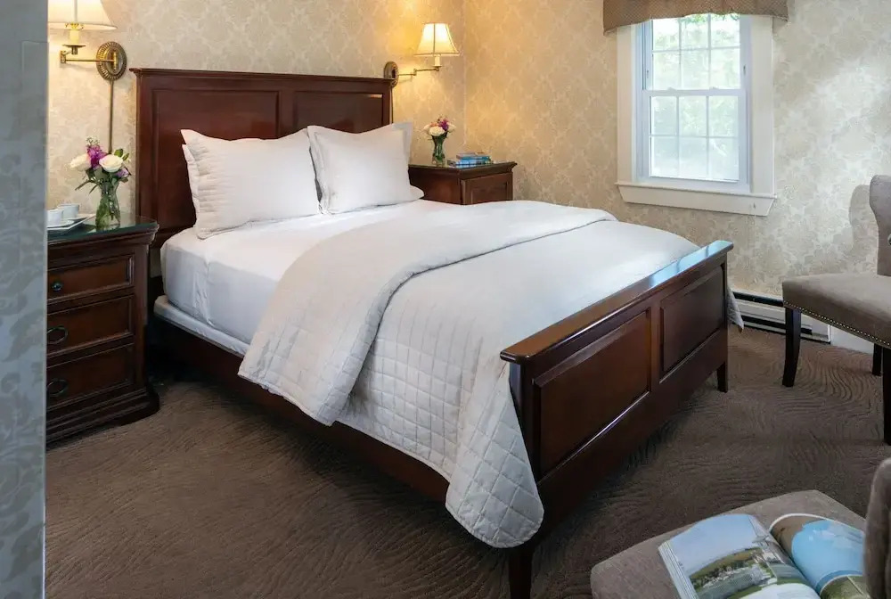 Old Harbor Inn