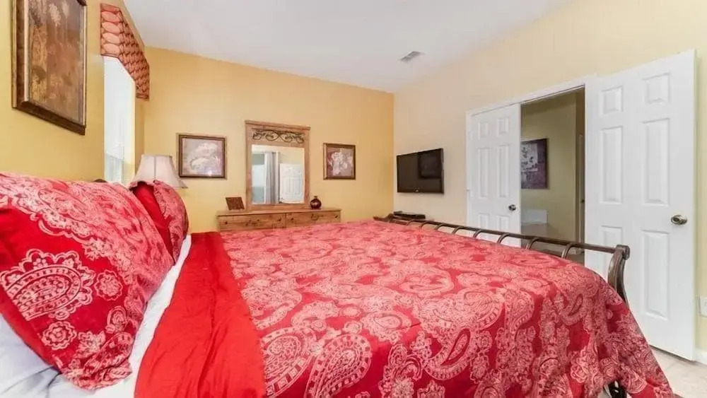 5 Bedroom Pool Home in Windsor Palms Gated Resort