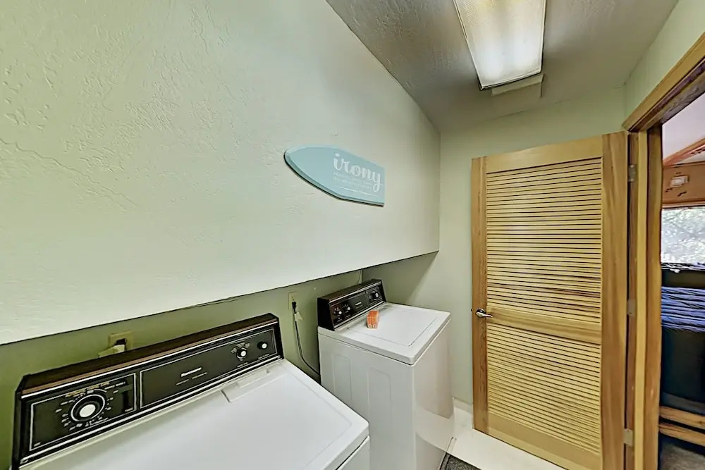 New Listing! All-suite Forest W/ Hot Tub 3 Bedroom Home