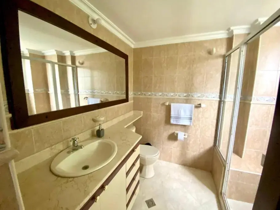 Casa con parking y terraza en sector exclusivo