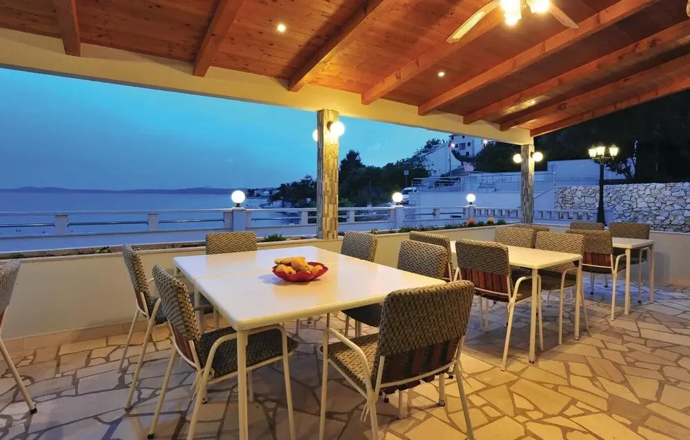 Amazing Home In Okrug Gornji