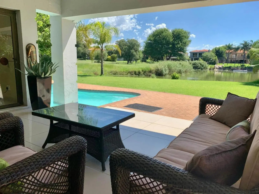 Westlake Waterfront Villa - Entire Villa