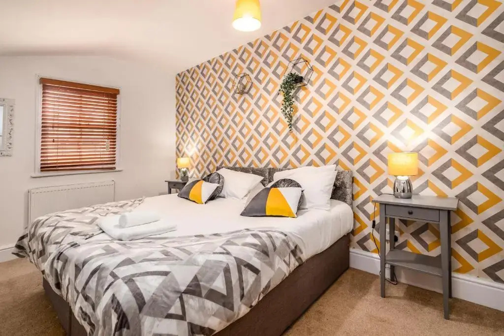 Spacious Contractor House for Large Groups - Private Parking